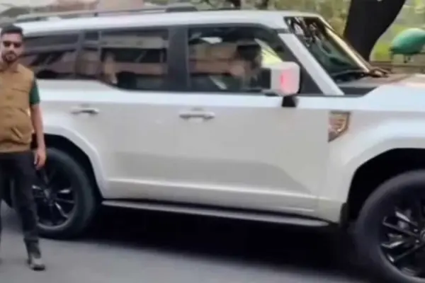 তারেক রহমানের গাড়ি।