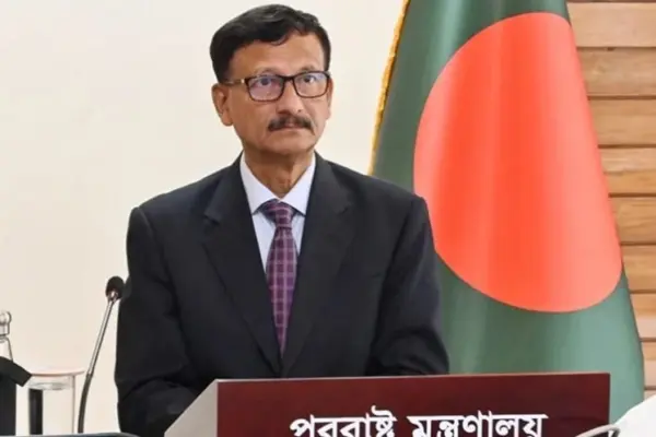 সাময়িকভাবে অন-অ্যারাইভাল ভিসা বন্ধ করার সিদ্ধান্ত নিয়েছে বাংলাদেশের অন্তর্বর্তী সরকার।