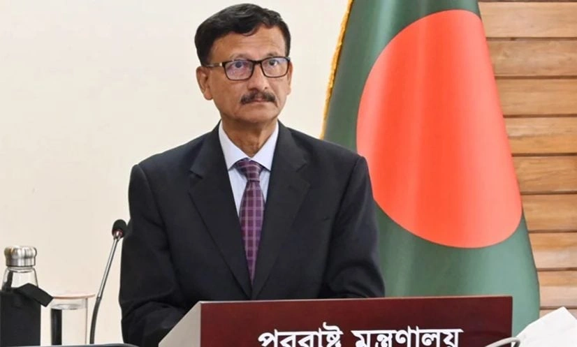 সাময়িকভাবে অন-অ্যারাইভাল ভিসা বন্ধ করার সিদ্ধান্ত নিয়েছে বাংলাদেশের অন্তর্বর্তী সরকার।