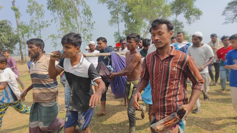 টেকনাফ সীমান্তে পুঁতে রাখা মাইন বিস্ফোরণে এক যুবকের বাঁ পা উড়ে গেছে।