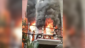 ঢাকার উত্তরার ১১নং সেক্টরের একটি বহুতল ভবনে অগ্নিকাণ্ডে নিহত হয়েছেন অন্তত ৬ জন।