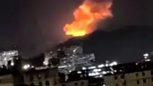 ভেনেজুয়েলার বিভিন্ন স্থানে মুহুর্মুহু হামলার খবর পাওয়া গেছে।