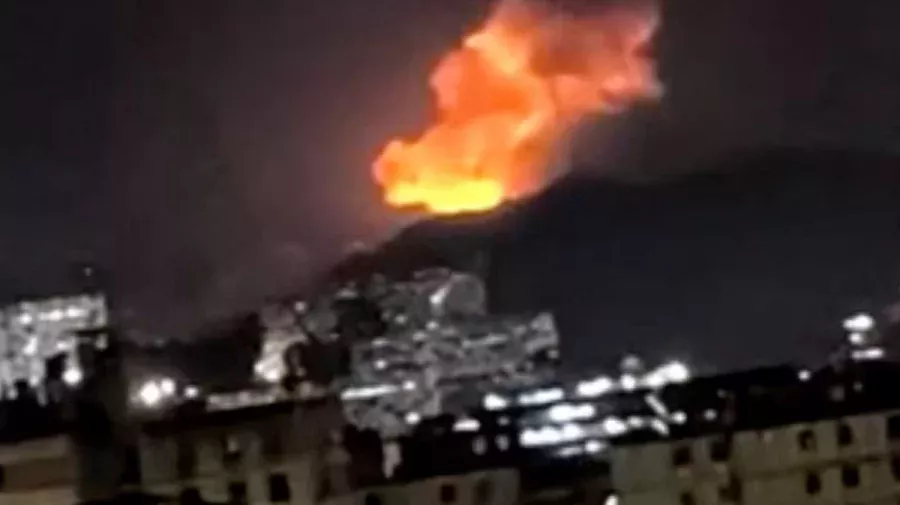 ভেনেজুয়েলার বিভিন্ন স্থানে মুহুর্মুহু হামলার খবর পাওয়া গেছে।