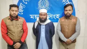 দিপু চন্দ্র দাসকে পিটিয়ে ও পুড়িয়ে হত্যার ঘটনায় নেতৃত্বদানকারী মো. ইয়াছিন আরাফাতকে গ্রেপ্তার করেছে গোয়েন্দা পুলিশ (ডিবি)।