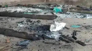 আগুনে ক্ষতিগ্রস্ত কার্যালয়।