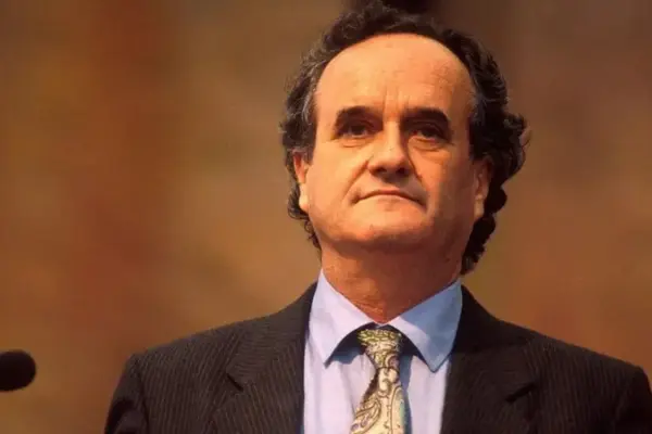 ব্রিটিশ সাংবাদিক স্যার মার্ক টালি।