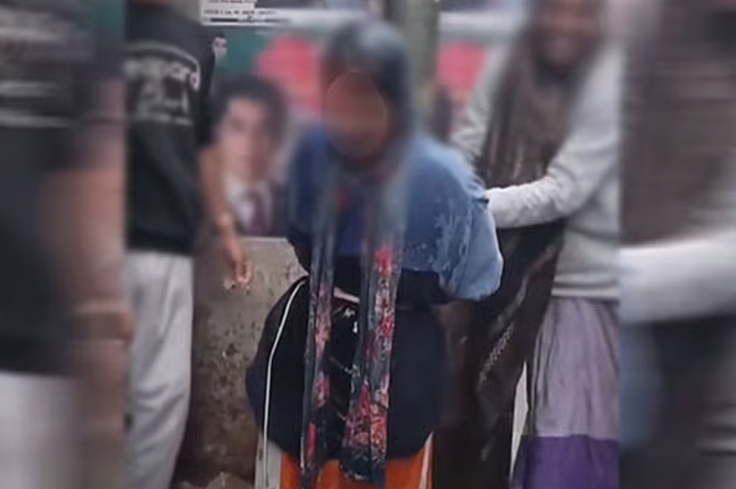 চুরির অভিযোগ তুলে নারীকে খুঁটিতে বেঁধে পানি ঢেলে নির্যাতন করা হয়।