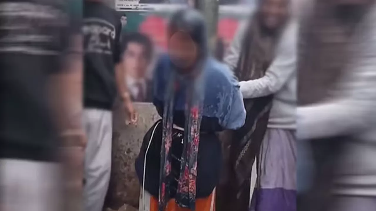 চুরির অভিযোগ তুলে নারীকে খুঁটিতে বেঁধে পানি ঢেলে নির্যাতন করা হয়।