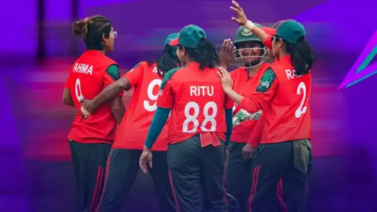 বাংলাদেশ নারী ক্রিকেট দলের কয়েকজন খেলোয়াড়।