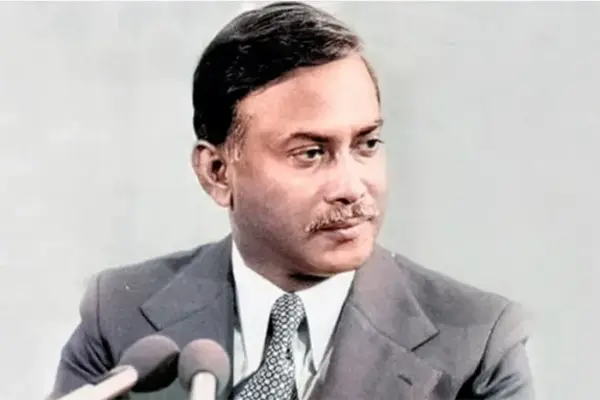 ষষ্ঠ শ্রেণির বাংলাদেশ ও বিশ্বপরিচয় বইয়ে ১৯৭১ সালের ২৬ মার্চ মেজর জিয়াউর রহমান স্বাধীনতার ঘোষণা দেন বলে উল্লেখ করা হয়েছে।