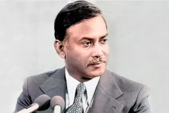 ষষ্ঠ শ্রেণির বাংলাদেশ ও বিশ্বপরিচয় বইয়ে ১৯৭১ সালের ২৬ মার্চ মেজর জিয়াউর রহমান স্বাধীনতার ঘোষণা দেন বলে উল্লেখ করা হয়েছে।