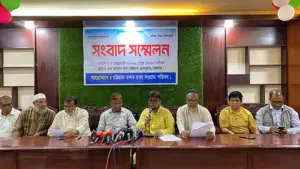 প্রেস ক্লাবে সংবাদ সম্মেলনে উপস্থিত ব্যক্তিরা।