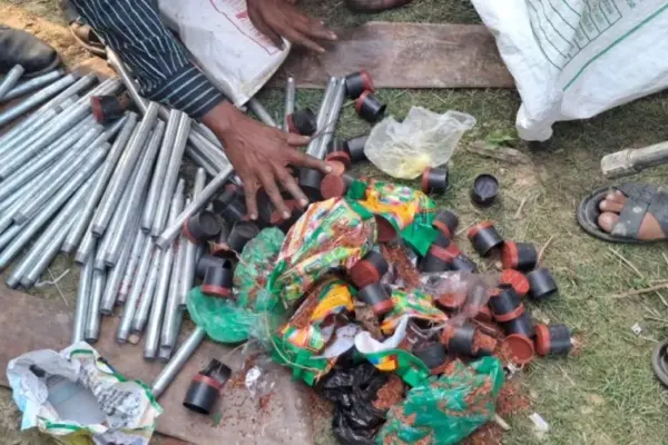 ককটেল তৈরির সরঞ্জাম ও জিআই পাইপ।