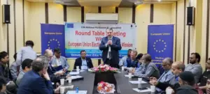 কথা বলছেন ইইউ নির্বাচন পর্যবেক্ষণ মিশন প্রধান ও ইউরোপীয় পার্লামেন্টের সদস্য ইভারস আইজাবস।