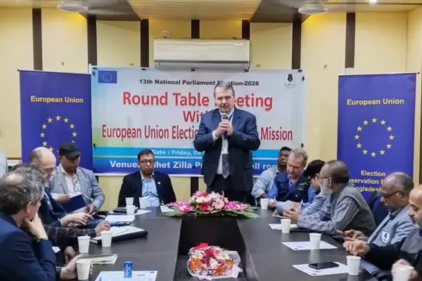 কথা বলছেন ইইউ নির্বাচন পর্যবেক্ষণ মিশন প্রধান ও ইউরোপীয় পার্লামেন্টের সদস্য ইভারস আইজাবস।