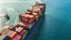 রপ্তানির জন্য জাহাজের উপরে রাখা পণ্য।