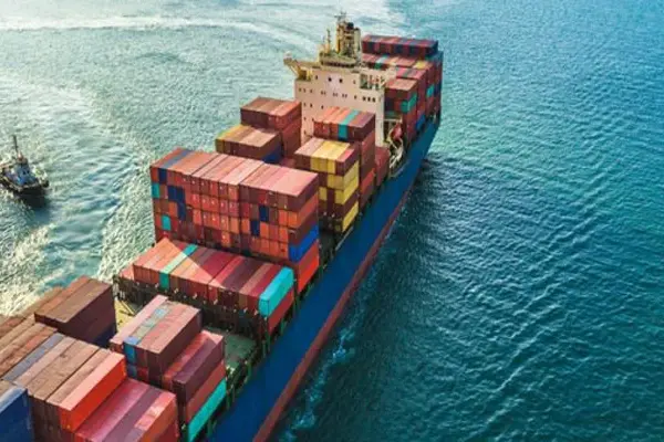 রপ্তানির জন্য জাহাজের উপরে রাখা পণ্য।