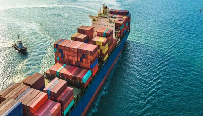 রপ্তানির জন্য জাহাজের উপরে রাখা পণ্য।