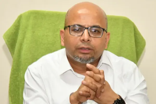 ফয়েজ আহমদ তৈয়্যব।