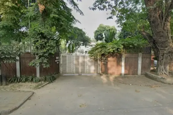 একটি সরকারি বাসা।