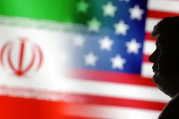 ইরান ও যুক্তরাষ্ট্রের পতাকা এবং ডোনাল্ড ট্রাম্প।
