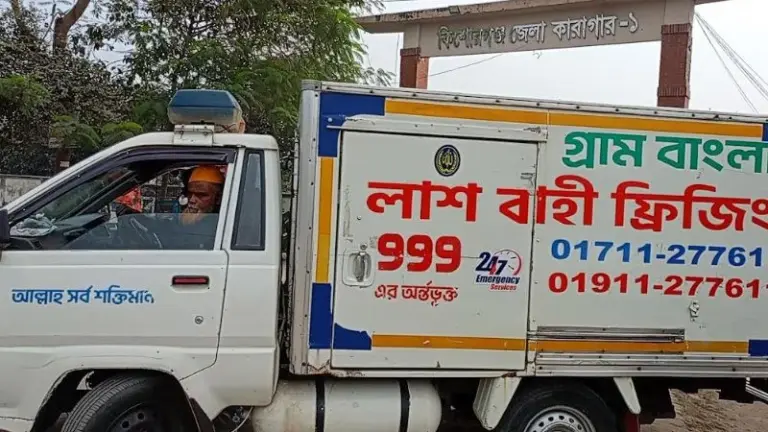 লাশবাহী অ্যাম্বুলেন্স।