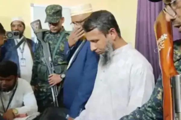 আটক হওয়া মাস্টার গোলাম মোস্তফা।