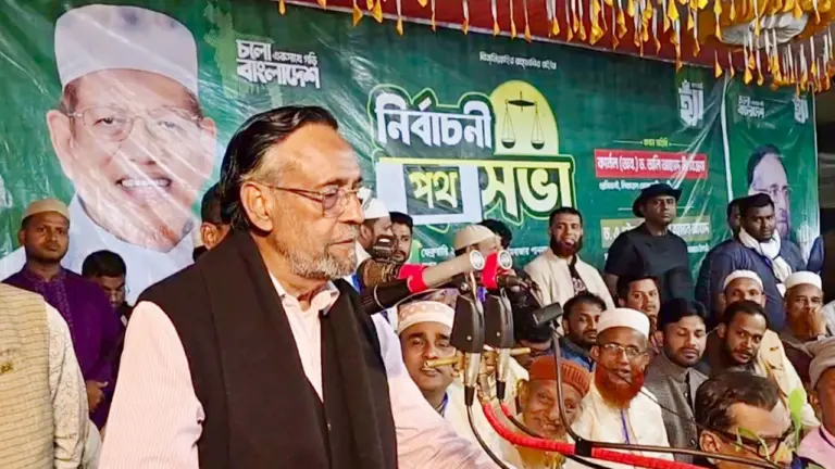 বক্তব্য দিচ্ছেন কর্নেল (অব.) ড. অলি আহমেদ বীর বিক্রম।