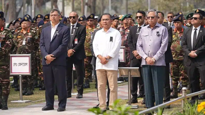 পিলখানা হত্যাকাণ্ডে শহীদ সেনা সদস্যদের কবরে শ্রদ্ধা নিবেদন করতে যান রাষ্ট্রপতি মোহাম্মদ সাহাবুদ্দিন ও প্রধানমন্ত্রী তারেক রহমান।