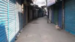 বন্ধ দোকান।