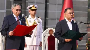 শপথ পাঠ করছেন বিএনপির চেয়ারম্যান তারেক রহমান।