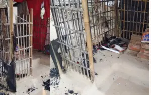 অগ্নিসংযোগ করা মন্দির।