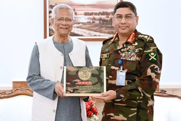 মুহাম্মদ ইউনূস ও ওয়াকার-উজ-জামান।