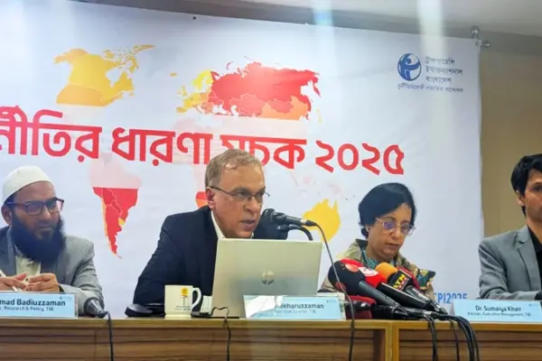 কথা বলছেন ড. ইফতেখারুজ্জামান।