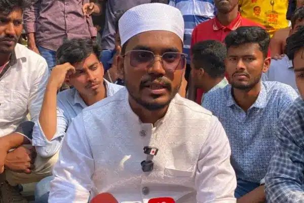 সংঘর্ষের একপর্যায়ে কথা বলছেন এমপি হান্নান মাসউদ।