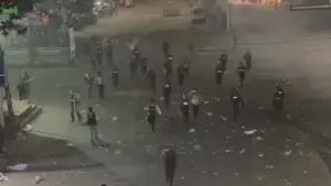 সন্ধ্যায় সংঘর্ষ চলাকালে ঘটনাস্থলের দৃশ্য।