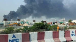 সংযুক্ত আরব আমিরাতে হামলার পর উড়ছে ধোঁয়া।