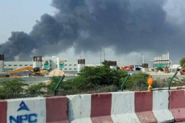 সংযুক্ত আরব আমিরাতে হামলার পর উড়ছে ধোঁয়া।