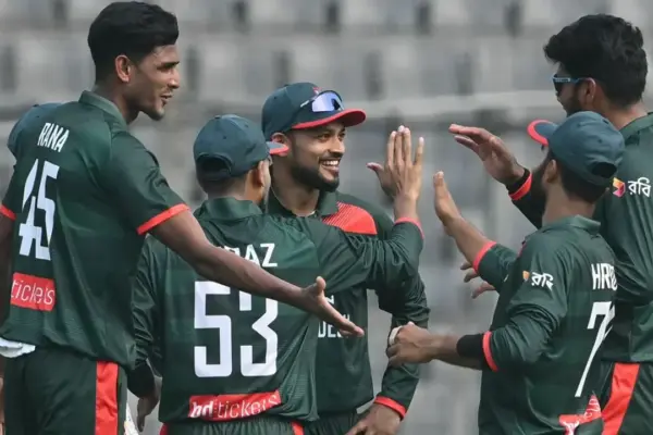 পাকিস্তানের উইকেট পতনে বাংলাদেশের ক্রিকেটারদের উচ্ছ্বাস।