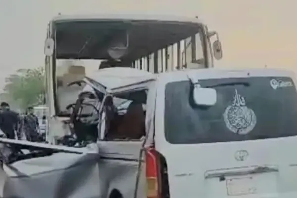 দুর্ঘটনাকবলিত দুই যানবাহন।