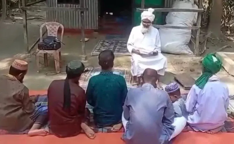 চাঁদপুরে ৭ জনের ঈদ জামাত।