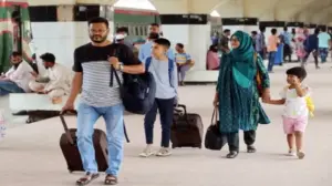 ঈদের ছুটিতে ঘরমুখো মানুষ।