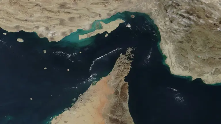 হরমুজ প্রণালী।