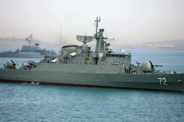 ইরানি যুদ্ধজাহাজ।