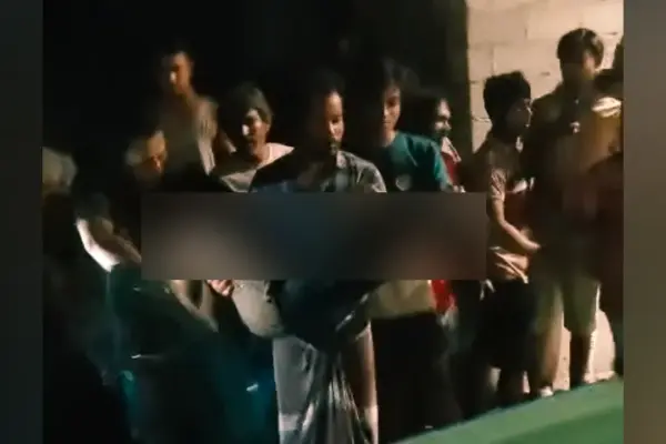 আহতদের উদ্ধার করে হাসপাতালে নেওয়া হয়।