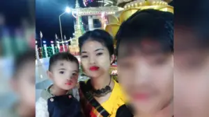 পারমেসিং মারমা ও তাঁর মেয়ে বৃষ্টি মারমা।