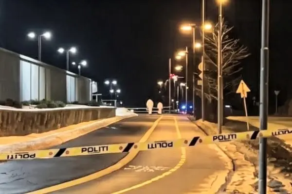 অসলোতে মার্কিন দূতাবাসের প্রবেশ পথ।