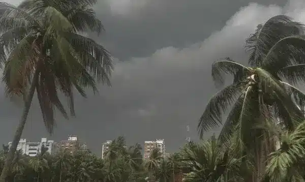 কালবৈশাখী ঝড়ের ছবি।