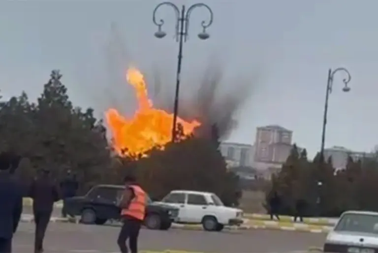 হামলাস্থলে জ্বলছে আগুন।