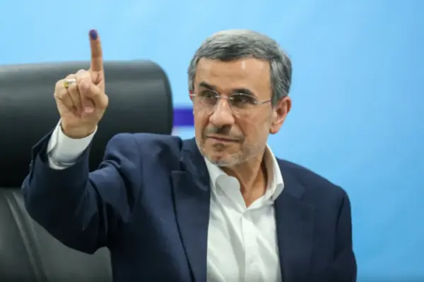 মাহমুদ আহমেদিনেজাদ।